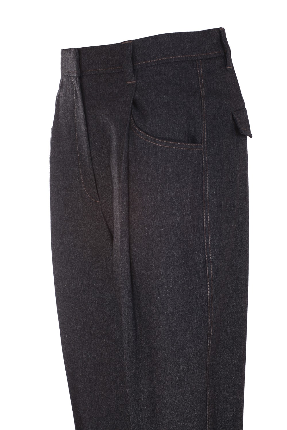 shop BRUNELLO CUCINELLI Saldi Pantalone: Brunello Cucinelli pantalone Pleated in flanella di lana techno.
Chiusura con zip, controbottone e gancetto in metallo.
Tasche frontali.
Tasche posteriori con pattina.
Pince.
Fondo a costine.
Composizione: 35% lana vergine 31% viscosa 31% poliestere 2% poliammide 1% elastan.
Fabbricato in Italia.. MB087P8147-C001 number 1968252